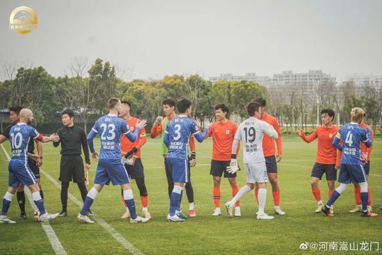 出差被两男同事玩到吹潮
